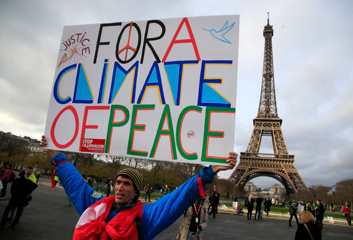 Photos Of The Day: 195 Countries Sign Historic Climate Deal In Paris ...