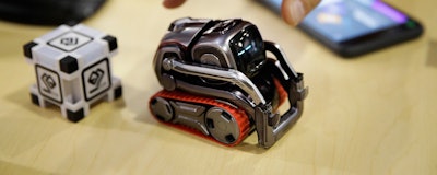 Mnet 210992 Toy Robot Company Folds Cozmo Ap