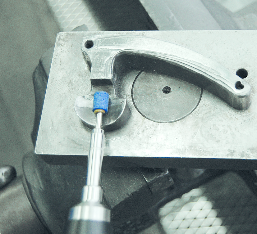 The SUNmic 60 has an intelligent control unit with touch panel that can accept a range of micro motors and tool hand pieces depending on the application.