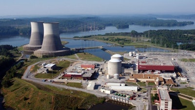Two contractors have been burned while working at a nuclear power plant in Tennessee.
