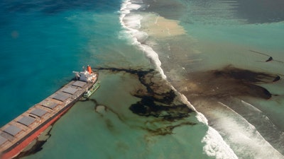 Oil leaking from the MV Wakashio.