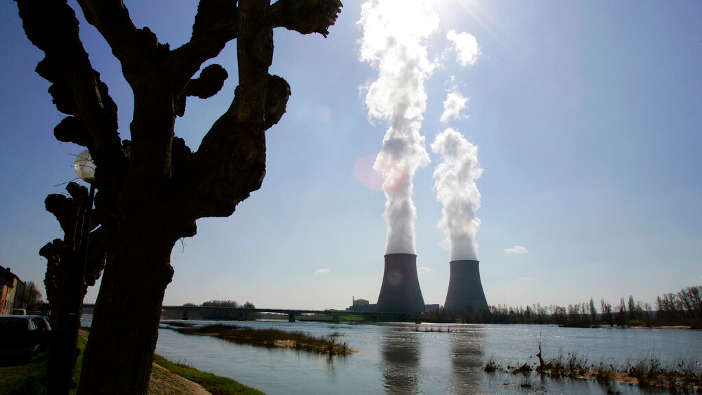 Photo of La France prolonge la durée de vie de ses plus anciens réacteurs nucléaires