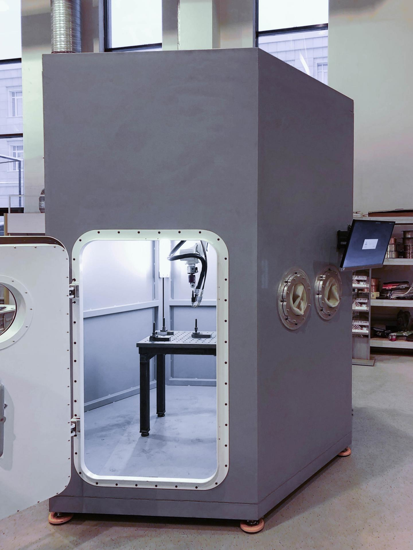 3D printer for high-speed printing of titanium structures and in-situ synthesis of alloys.