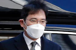 Samsung Electronics Vice Chairman Lee Jae-yong arrives at Seoul High Court, Dec. 30, 2020.