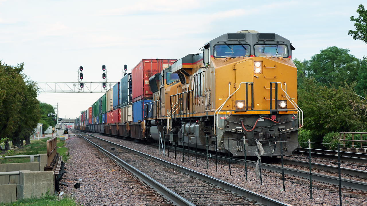 Train T Bones Truck Carrying Wind Turbine Blade Manufacturing Business Technology Train Wreck Involving Cars September 30th 2022