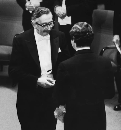 King Carl Gustaf awards the Nobel Prize to Hounsfield in Stockholm on Dec. 11, 1979.