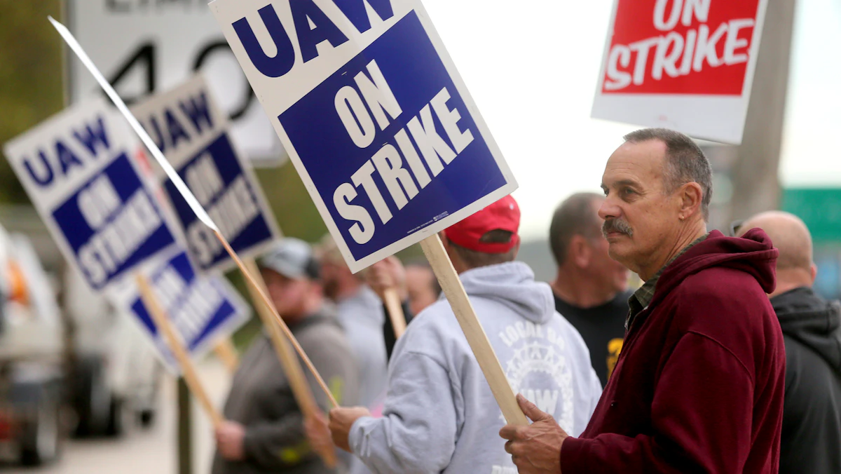 Farmers, Deere Suppliers Worry About Strike's Impact - Vimarsana News