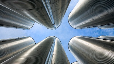 Silos 137173421 4368x2912