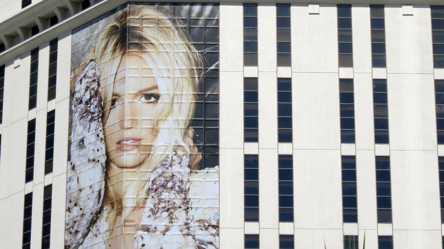 Truckload of Britney Spears T-Shirts Held Over Wage Violations - Vimarsana News