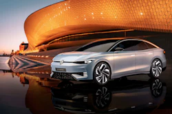 The ID. AERO is equipped with a lithium-ion battery with a net energy content of 77 kWh and can achieve ranges of up to 620 kilometers.