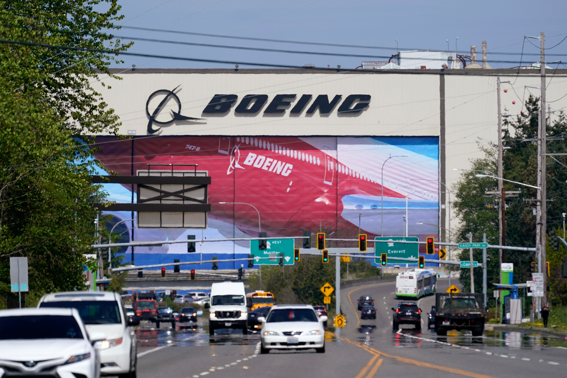 Machinists At 3 Boeing Defense Plants Ratify New Contract ...