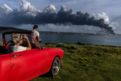 Cuban authorities say lightning struck a crude oil storage tank at the base, sparking a fire that sparked four explosions that injured more than 121 people, one person dead and 17 missing.
