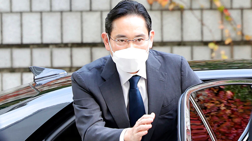Despite Legal Troubles, Samsung Names Lee as Chair - Vimarsana News