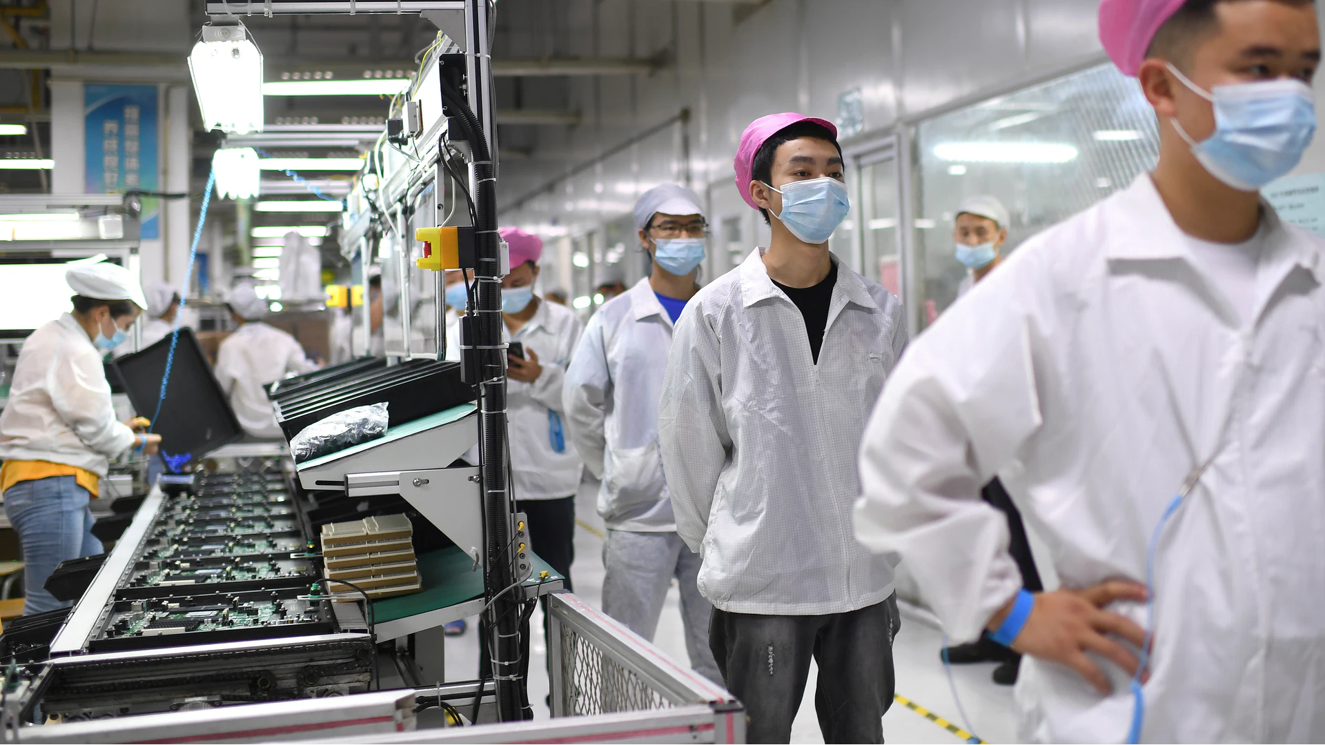 Workers Protest at Virus-Hit Chinese iPhone Factory - Vimarsana News