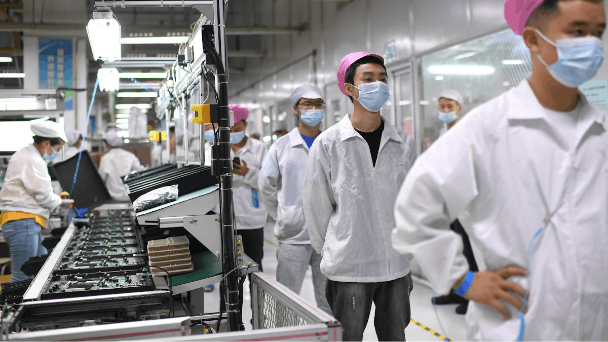 工人抗议，罢工 iPhone 工厂在中国感染病毒