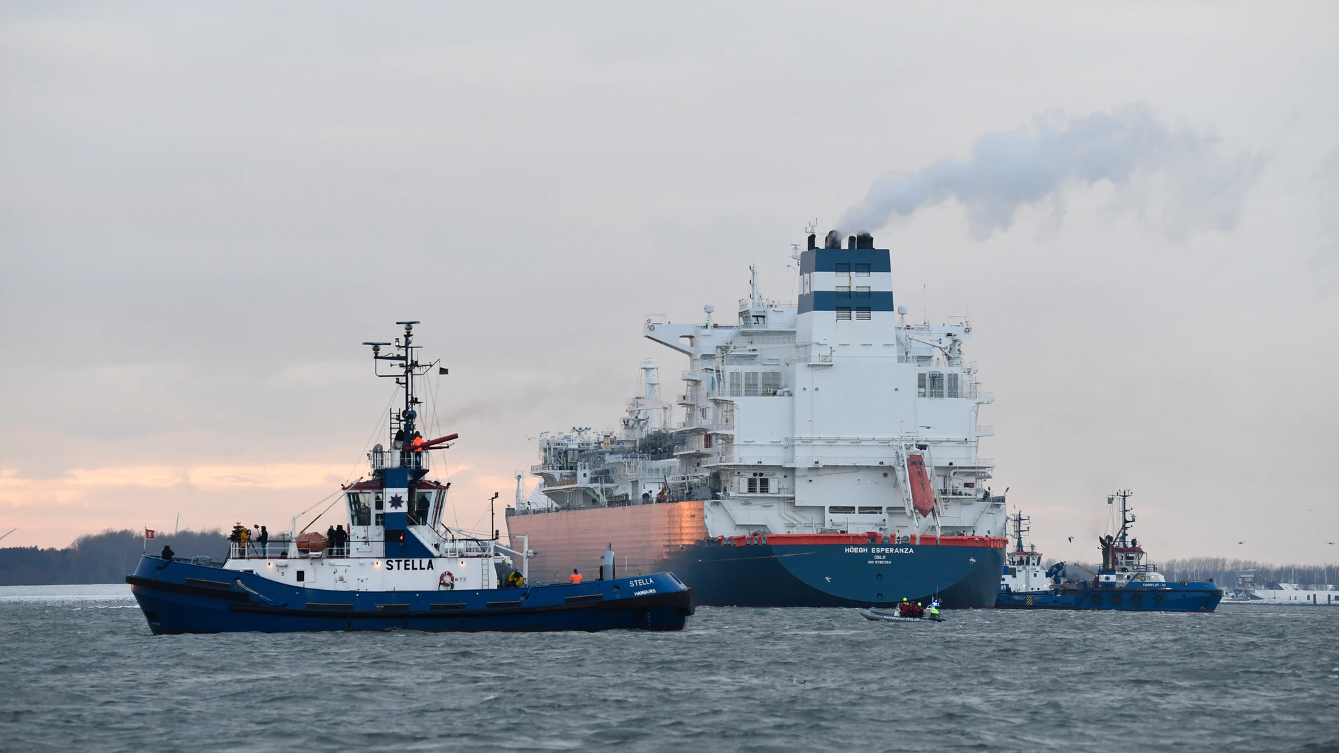 Latest Floating LNG Terminal Arrives at German Port - Vimarsana News