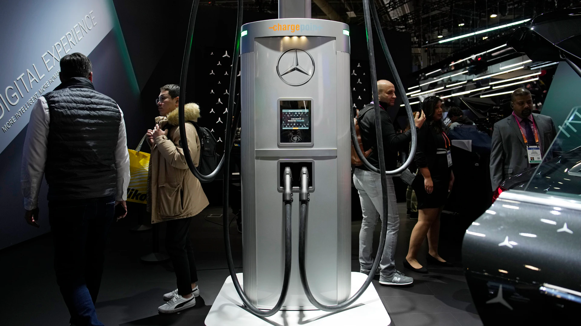Mercedes to Build Its Own Electric Vehicle Charging Network - Vimarsana News