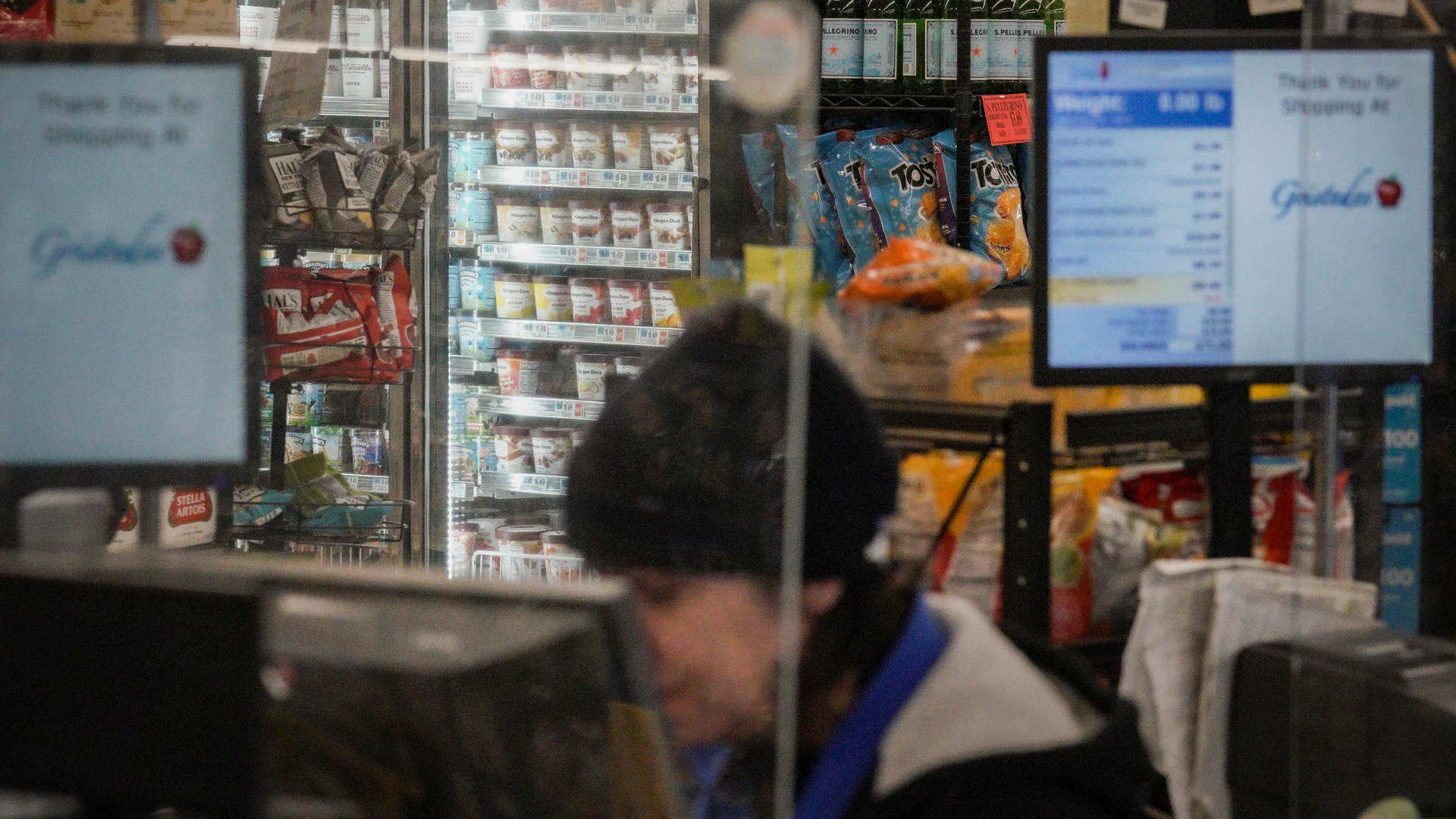 Retailers Try to Curb Theft While Not Angering Shoppers - Vimarsana News