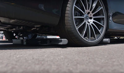 Figure 4: Thomson actuators are mounted to enable the pliers to pivot.