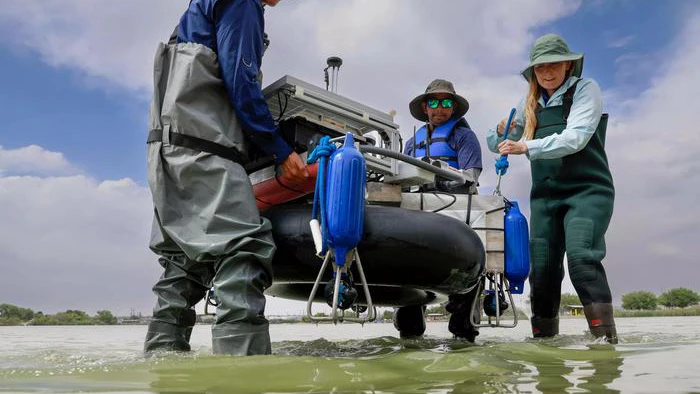 This Self-Driving Boat Maps Underwater Terrain - Vimarsana News