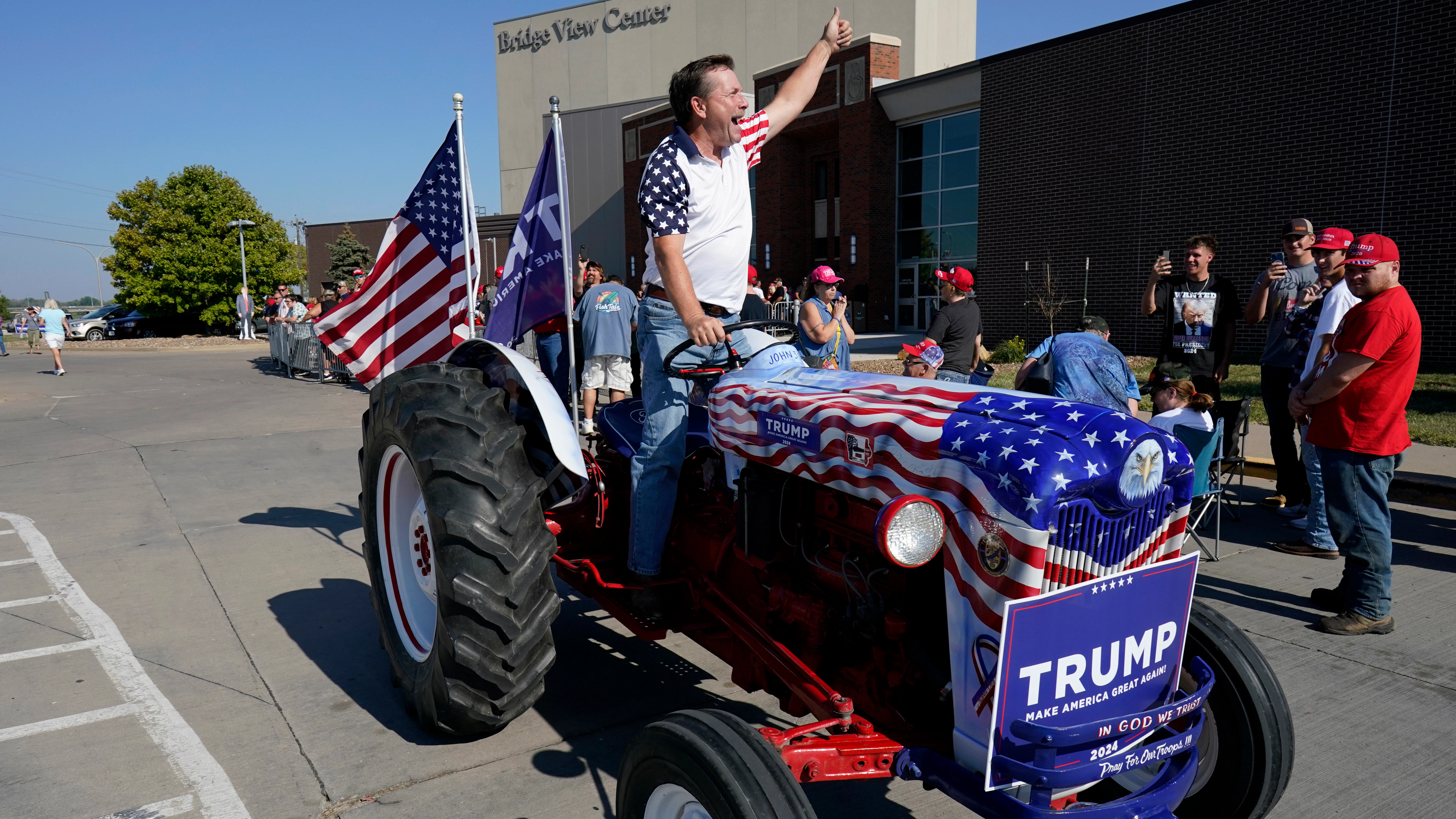 Trump Talks Trade, Farm Policy in Iowa - Vimarsana News
