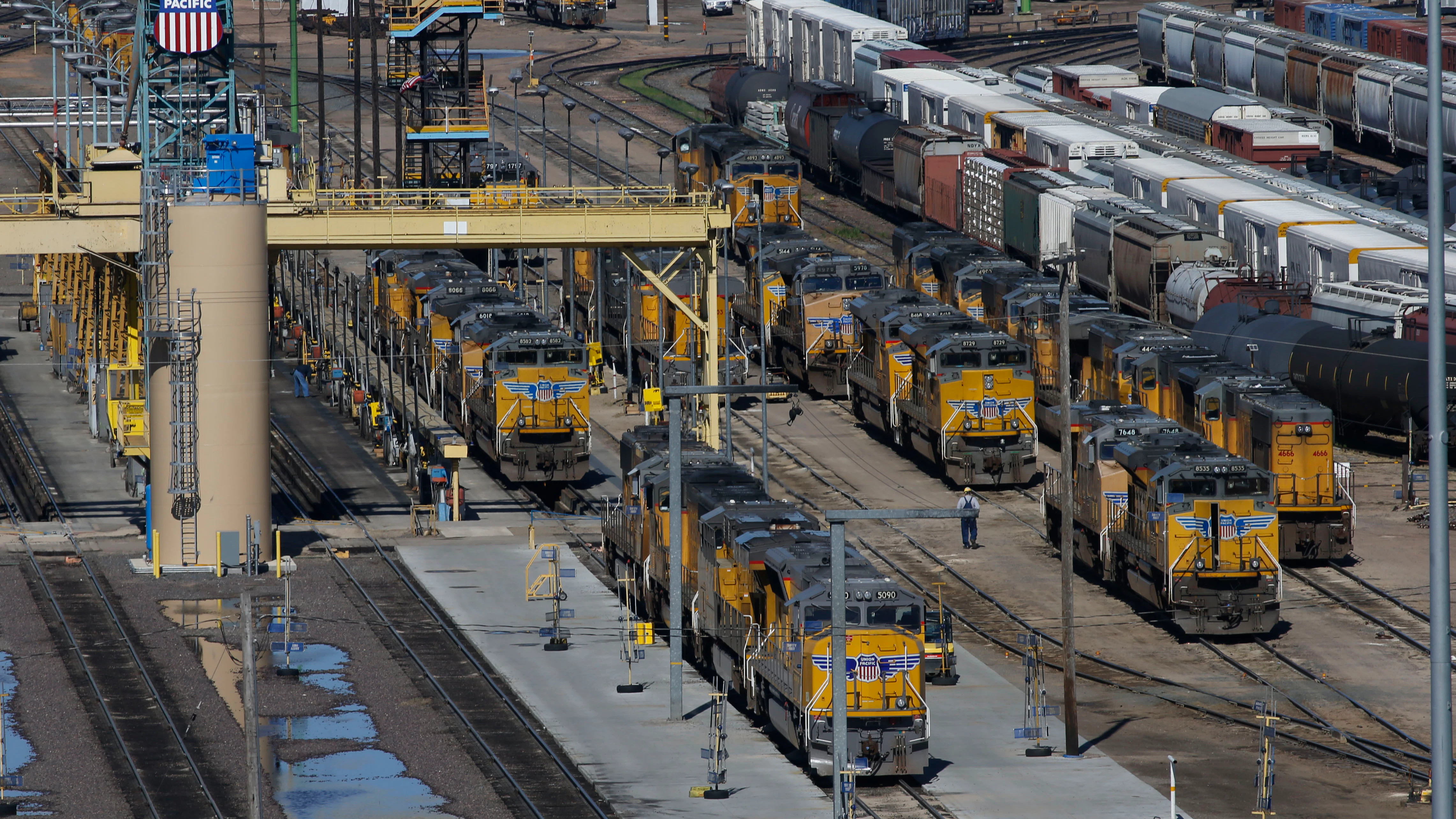 Explosion, Inspections Raise Questions About Union Pacific's Hazmat Shipping - Vimarsana News