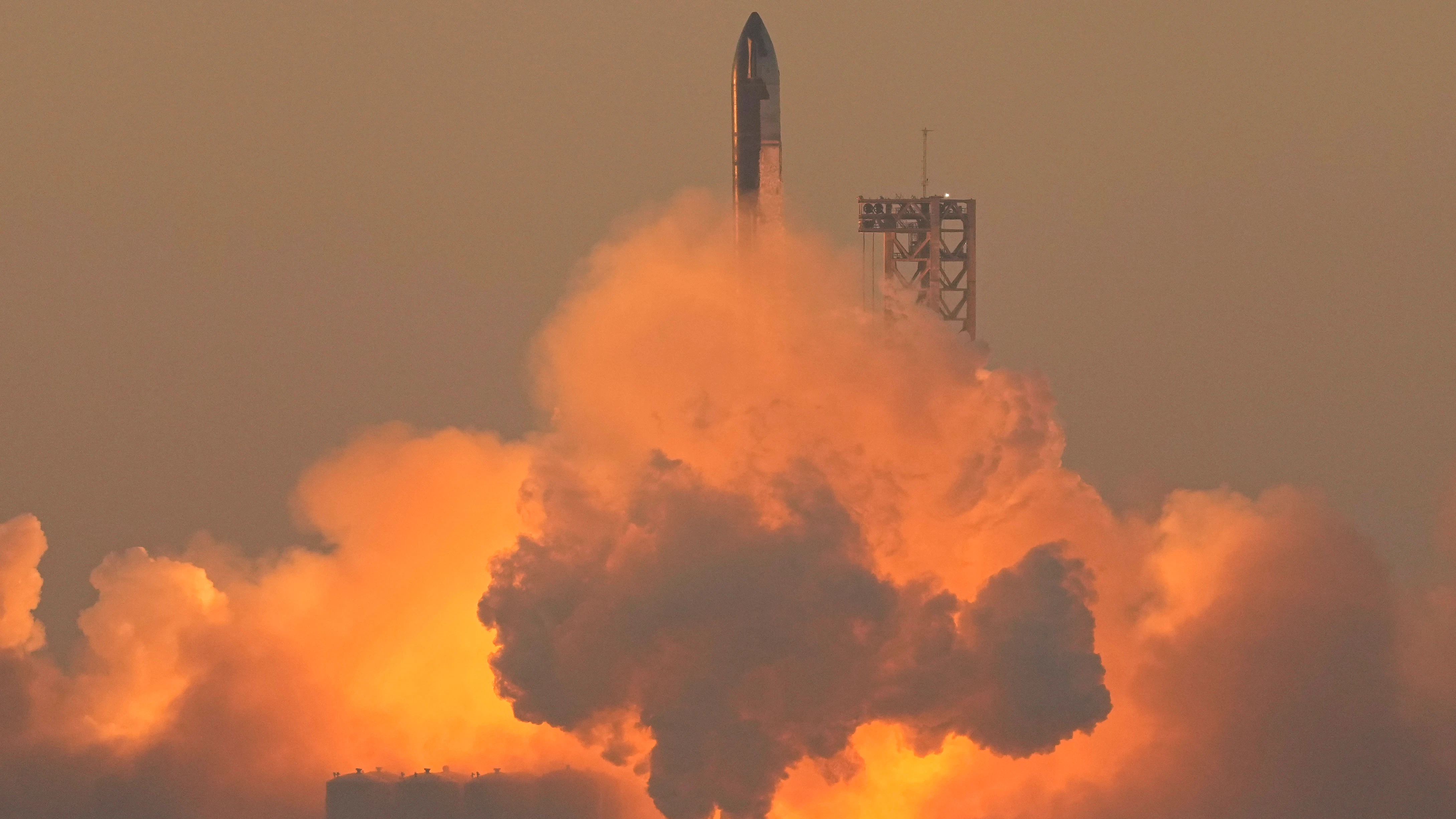 SpaceX Launches Giant New Rocket, But Explosions End Test Flight - Vimarsana News