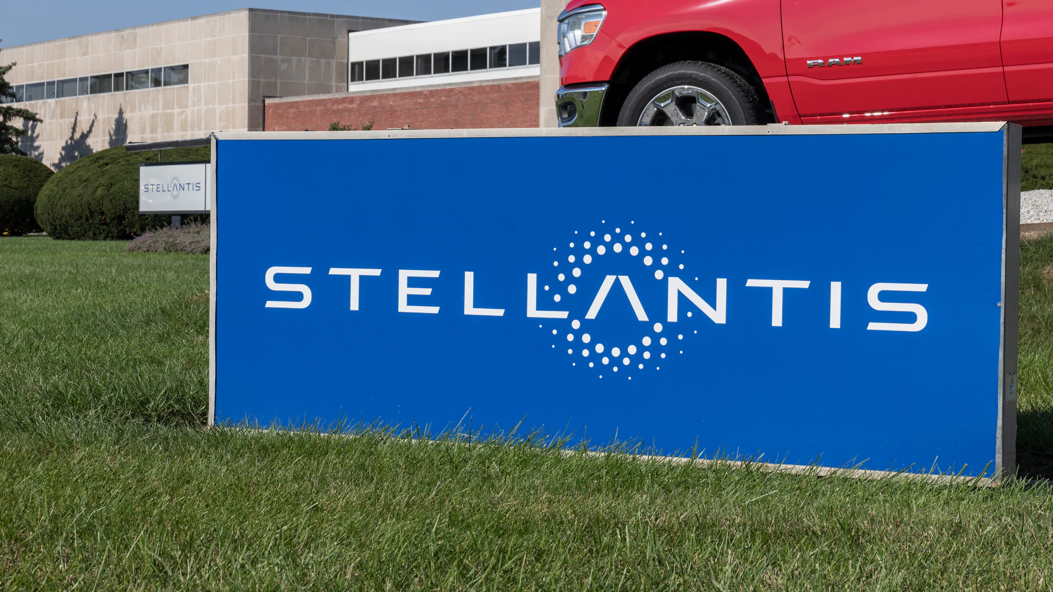 Stellantis Replacing North American COO Mark Stewart - Vimarsana News