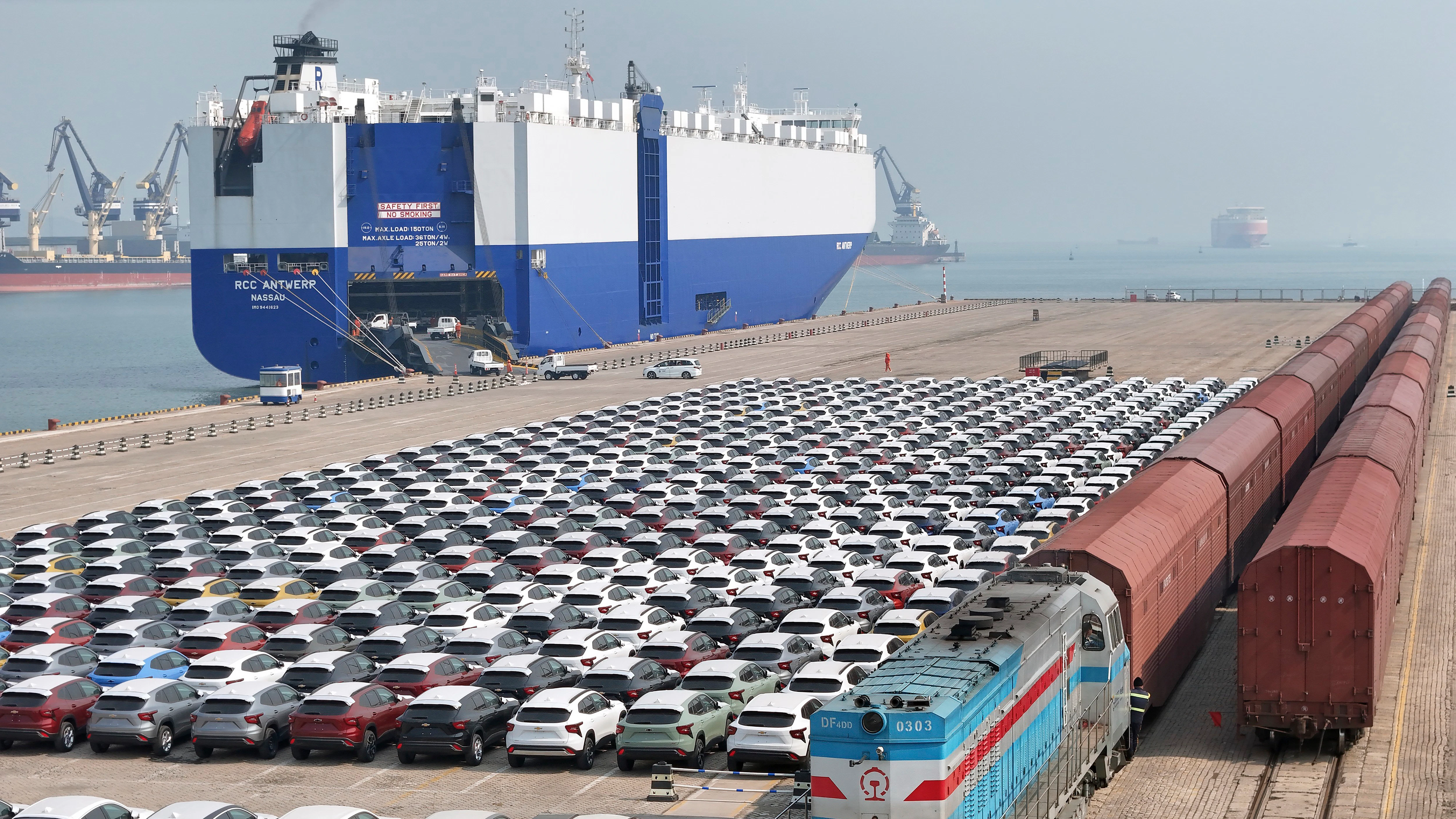 China's Exports Tumble 7.5% in March - Vimarsana News