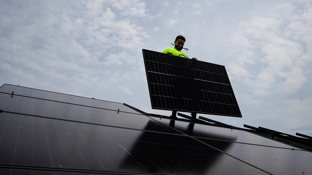 Biden Announces $7 billion in Federal Solar Power Grants - Vimarsana News
