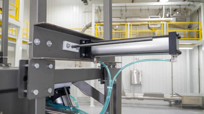 By combining hygienic bag clamps with the tensioning action of spring-loaded bag support arms, liner distension into downstream equipment can be prevented.