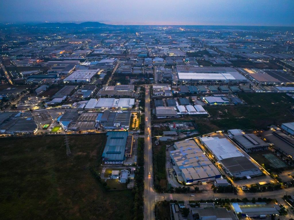 Amata City Chonburi features full city-like infrastructure, including hotels, hospitals, a shopping center, schools, a golf course and more.