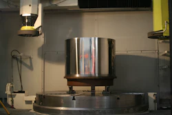 The 17-year-old grinding machine is used to machine the inside and outside of tubular rollers to a surface finish of Ra 0.016 µm.