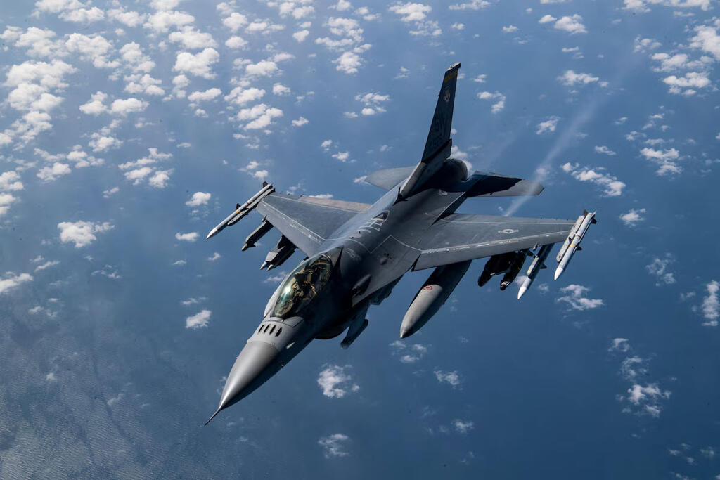 F-16 Fighting Falcon.