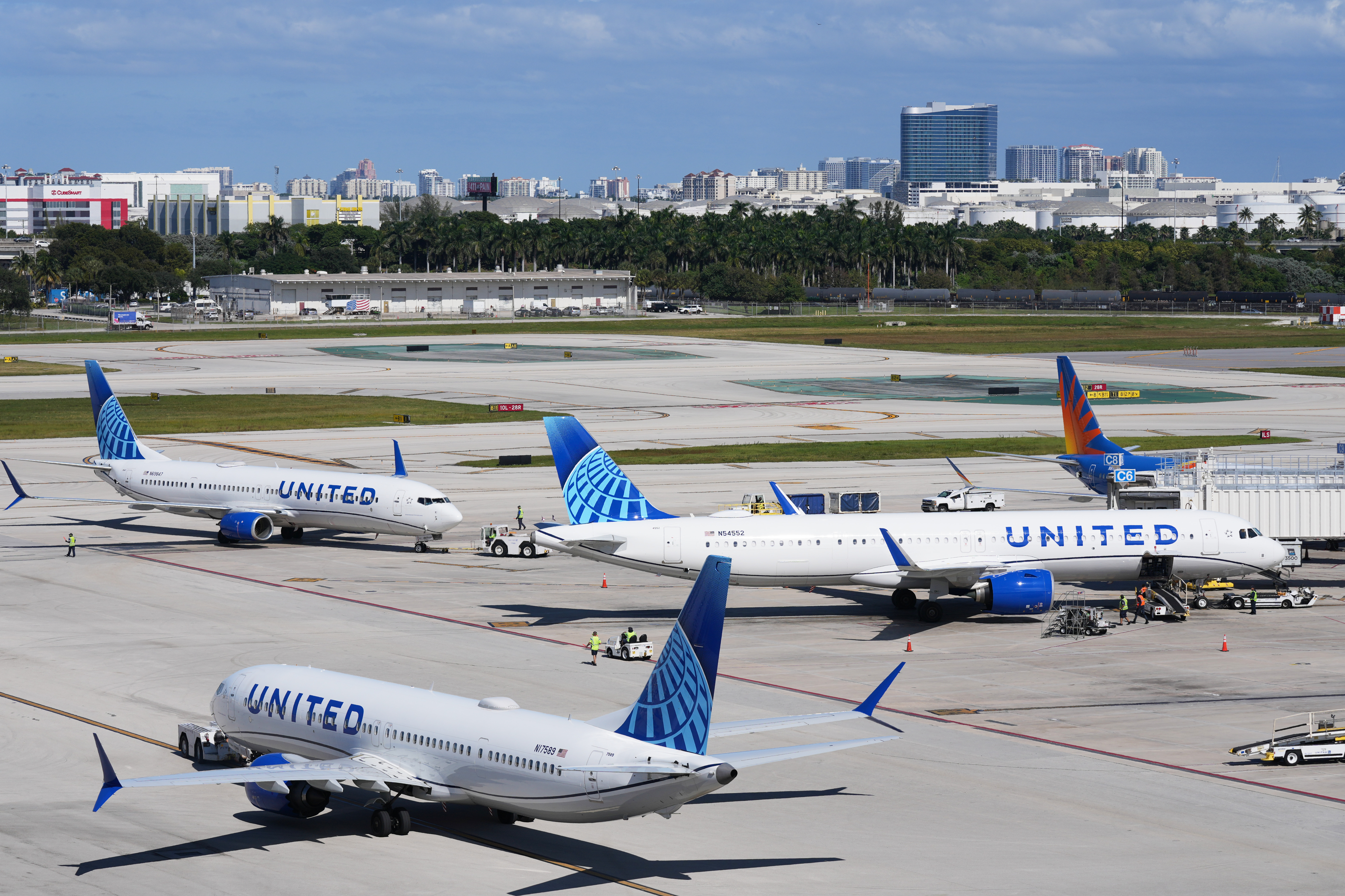 United Airlines aircraft move from the gate at Fort Lauderdale-Hollywood International Airport, Thursday, Nov. 13, 2025, in Fort Lauderdale, Fla.