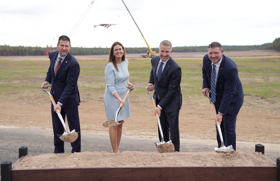 Aerojet Rocketdyne President Ken Bedingfield (third from the left) and Arkansas Gov. Sarah Huckabee Sanders are joined by state and local officials at the L3Harris groundbreaking.