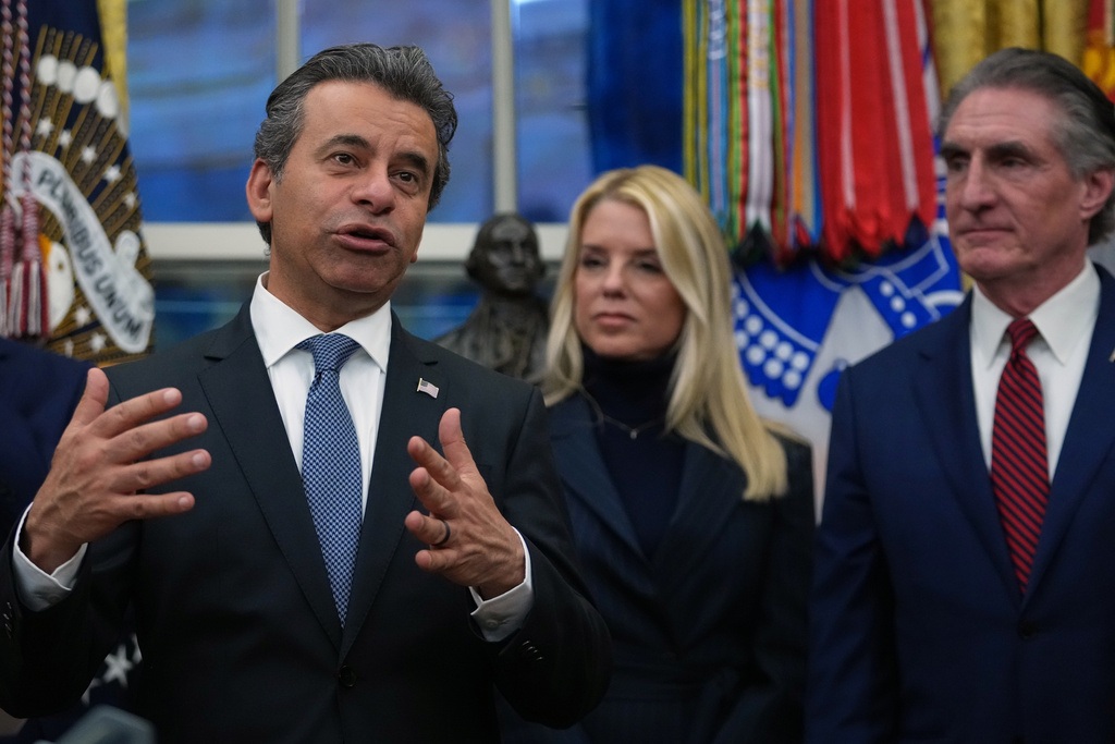 Dr. Marty Makary, commissioner of the Food and Drug Administration speaks at an event on addiction recovery in the Oval Office of the White House, Thursday, Jan. 29, 2026, in Washington, as Attorney General Pam Bondi and Interior Secretary Doug Burgum listen.