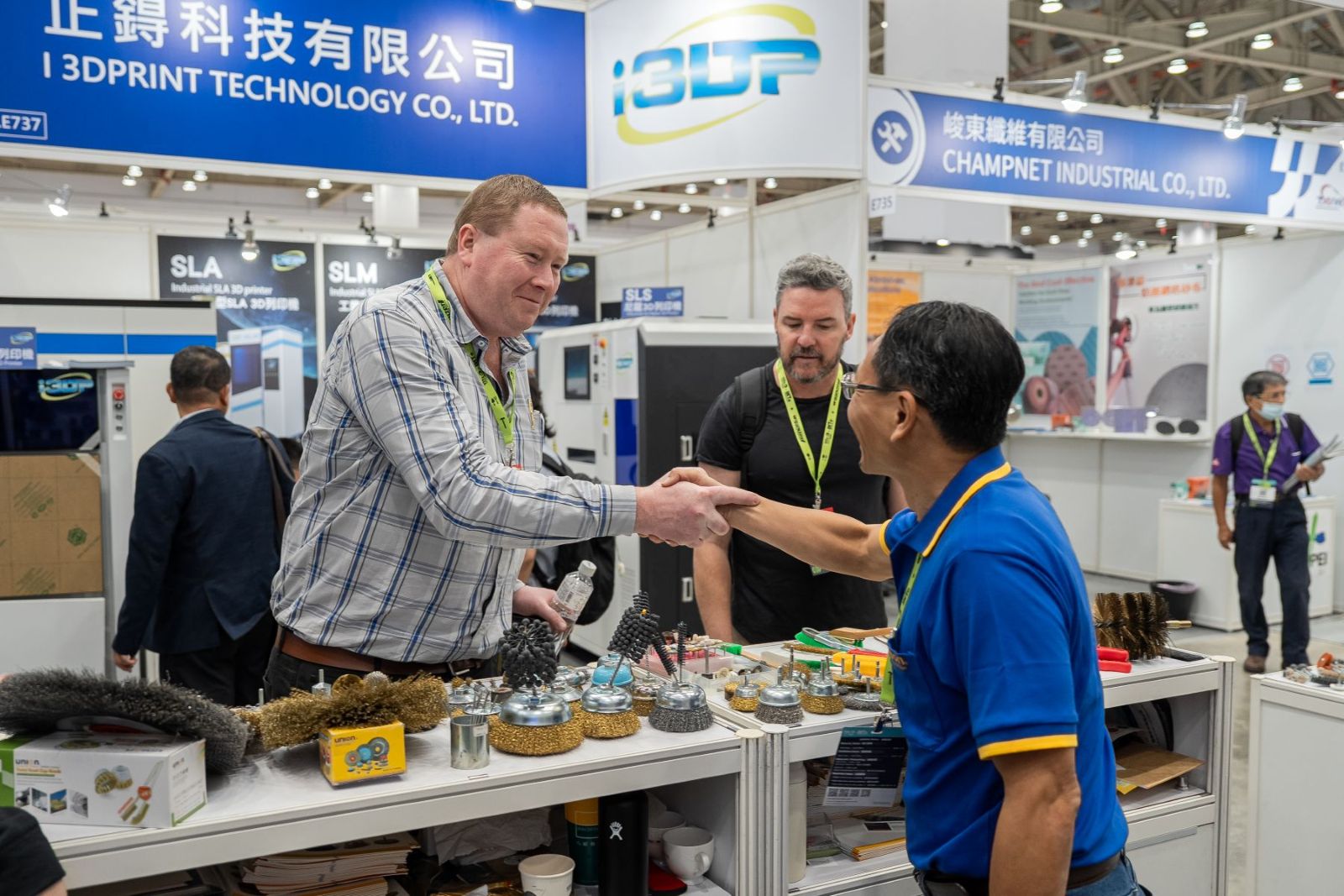 Global buyers partner with Taiwanese enterprises at TiTE x IHT to leverage the strength of the local hardware and metalworking sectors. Utilizing the strategic advantage of the Taichung industrial cluster, it offers comprehensive 'Smart Solutions' to ensure global supply chain integration and order fulfillment for international partners.