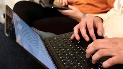 Connor Scott, 24, and Zoe Lloyd, 21, meet up at a local coffee shop and restaurant to work on their studies on April 20, 2026 in Flagstaff, Ariz.