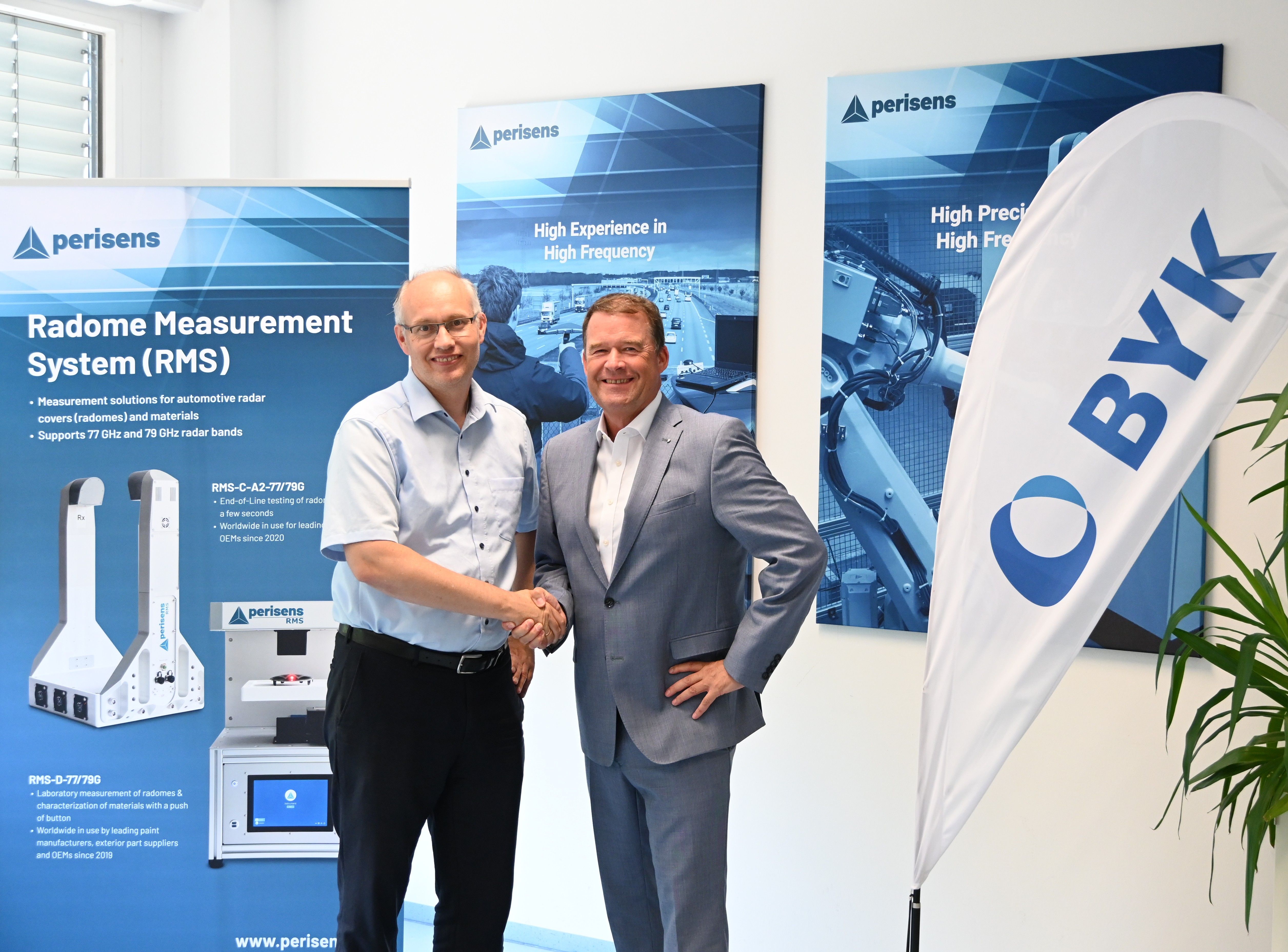 Dr. Florian Pfeiffer, Managing Partner of Perisens and Dr. J&ouml;rg Krames, Measuring and Testing Instruments, BYK.