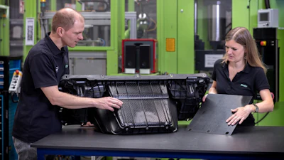 The polypropylene frunk is reinforced in its rear wall and floor attachment areas with a multiaxially reinforced Tepex organosheet. As a result, it can withstand the high loads encountered by the vehicle body in extreme driving situations.