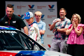 Gbl 2757 En 2026 Valvoline Blood Cancer United Hms Car Reveal 3050